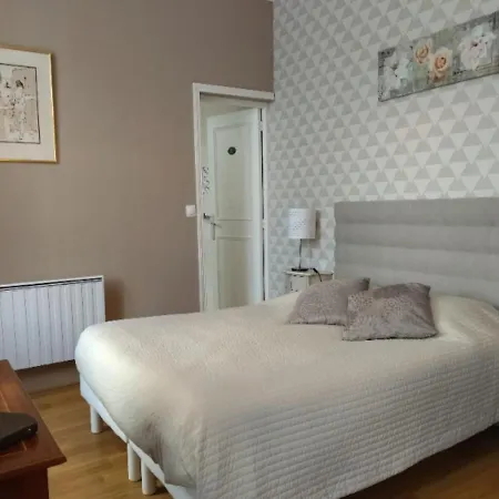 La Maison De La Fontaine, Bocage Guest house *