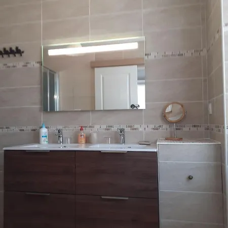 La Maison De La Fontaine, Bocage Guest house