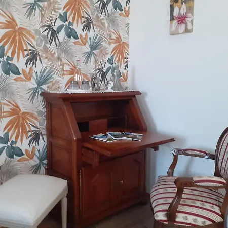 게스트하우스 La Maison De La Fontaine, Bocage 3*