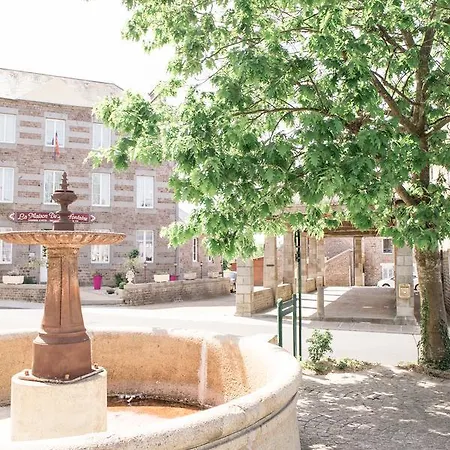 La Maison De La Fontaine, Bocage 게스트하우스 3*