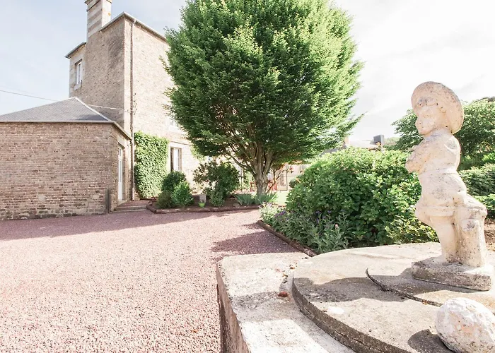 La Maison De La Fontaine, Bocage بيت ضيافة